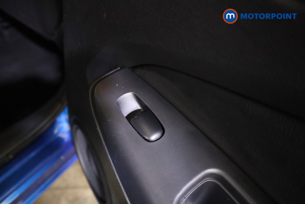 Nissan Juke N-Connecta Manual Petrol SUV - Stock Number (1632316) - 18th supplementary image