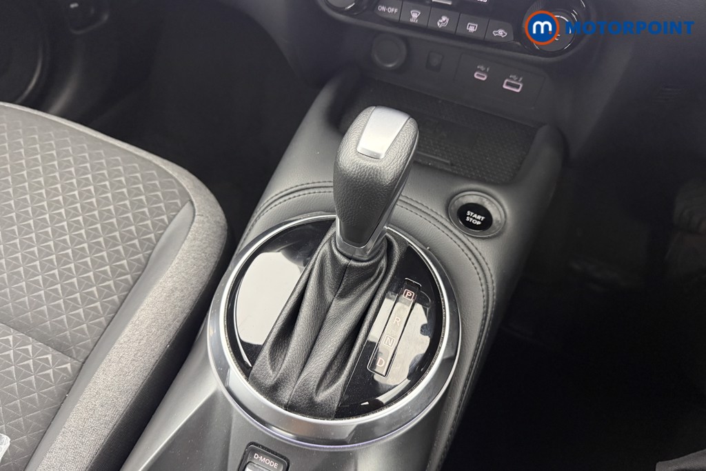 Nissan Juke N-Connecta Automatic Petrol-Electric Hybrid SUV - Stock Number (1633103) - 6th supplementary image