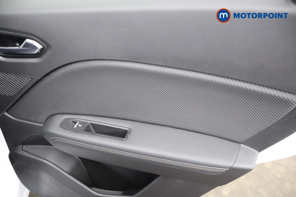 Renault Captur Engineered Automatic Petrol-Electric Hybrid SUV - Stock Number (1633552) - 17th supplementary image
