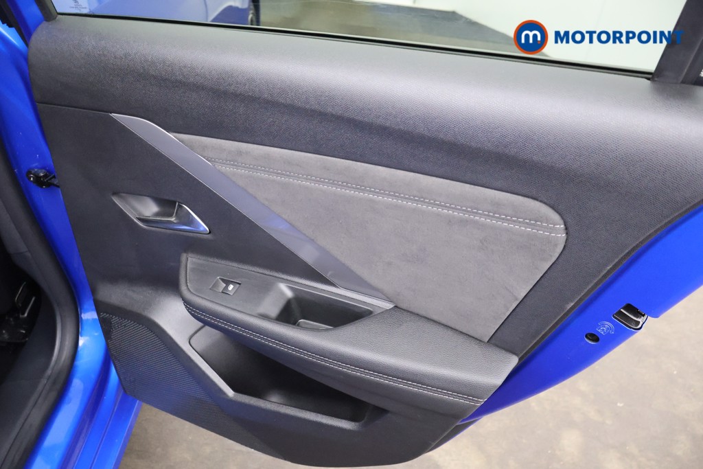 Vauxhall Astra Ultimate Automatic Petrol Hatchback - Stock Number (1635247) - 15th supplementary image