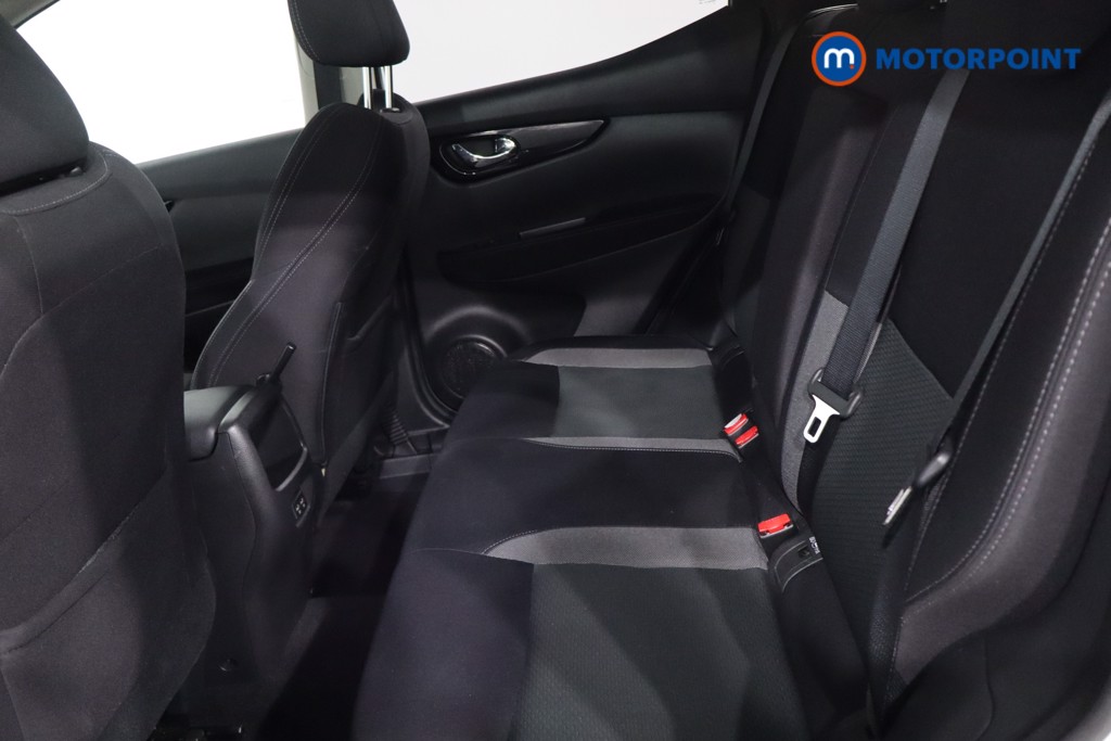 Nissan Qashqai N-Connecta Automatic Petrol SUV - Stock Number (1636012) - 5th supplementary image