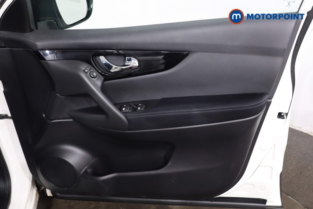 Nissan Qashqai N-Connecta Automatic Petrol SUV - Stock Number (1636012) - 24th supplementary image