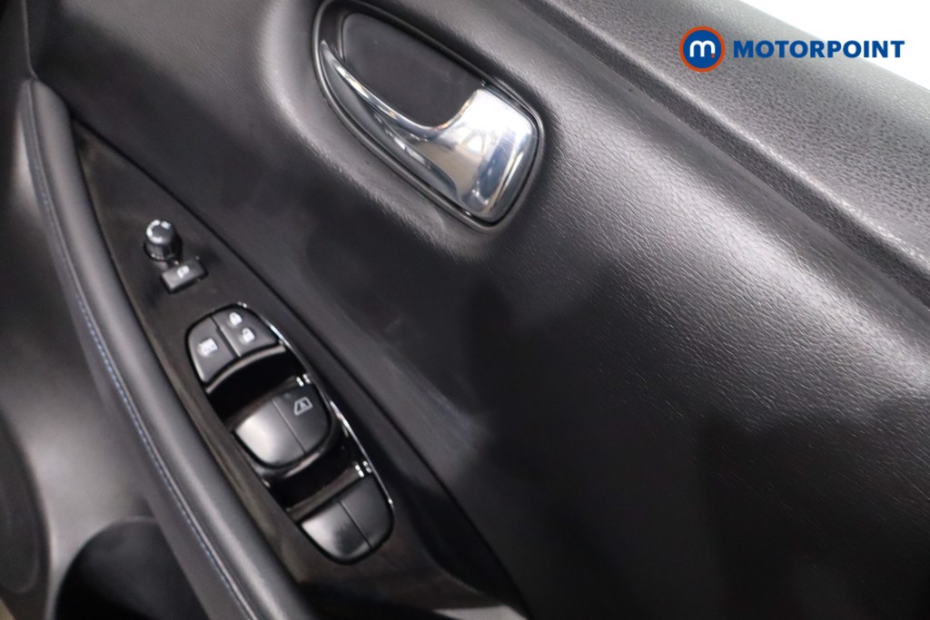 Nissan Leaf N-Connecta Automatic Electric Hatchback - Stock Number (1636281) - 25th supplementary image