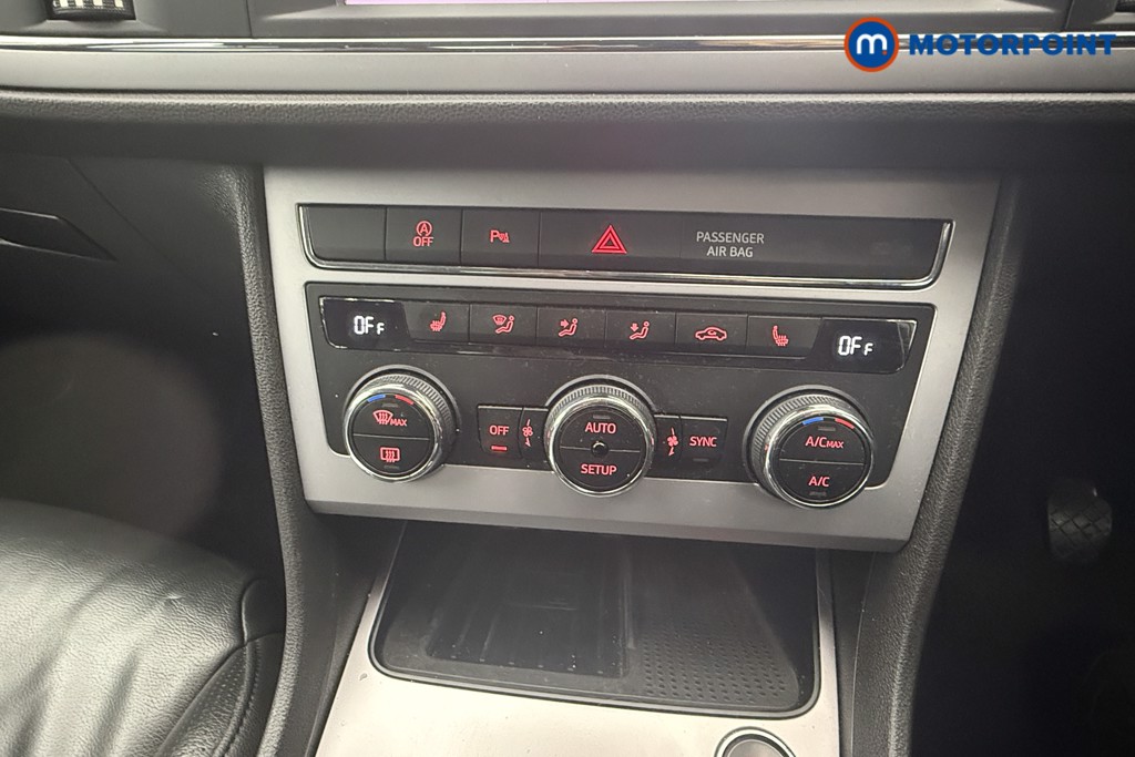 Seat Leon Xcellence Lux Manual Diesel Hatchback - Stock Number (1636282) - 5th supplementary image
