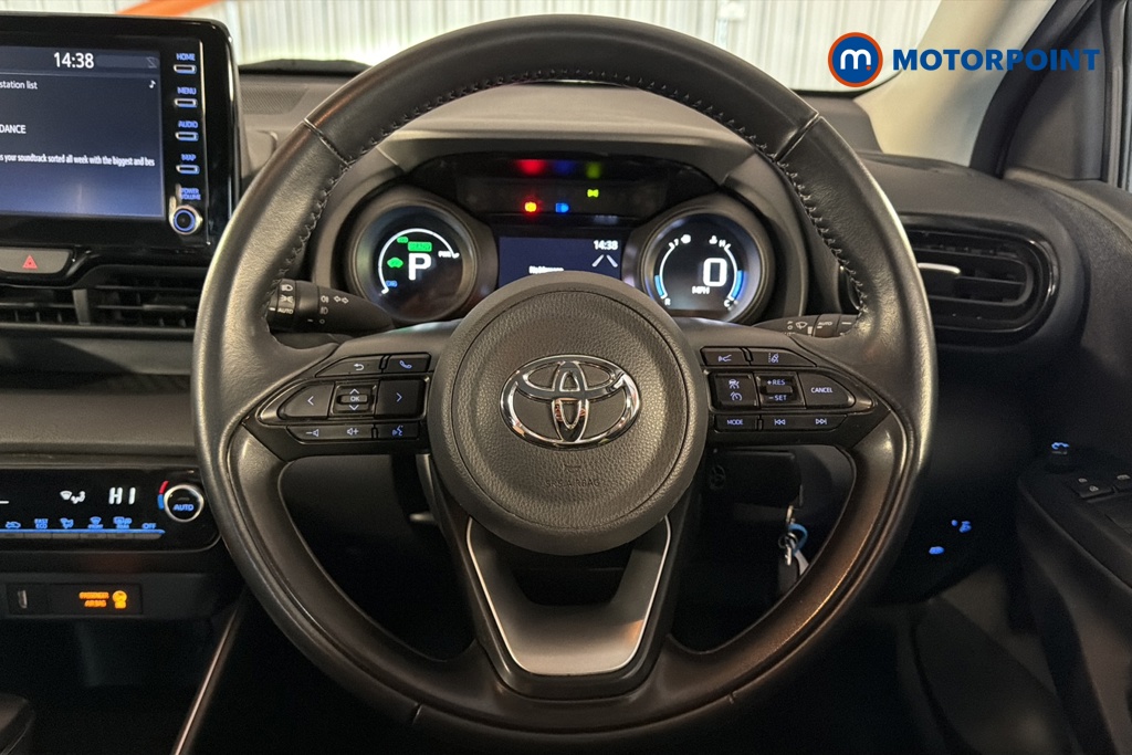 Toyota Yaris Design Automatic Petrol-Electric Hybrid Hatchback - Stock Number (1636284) - 2nd supplementary image
