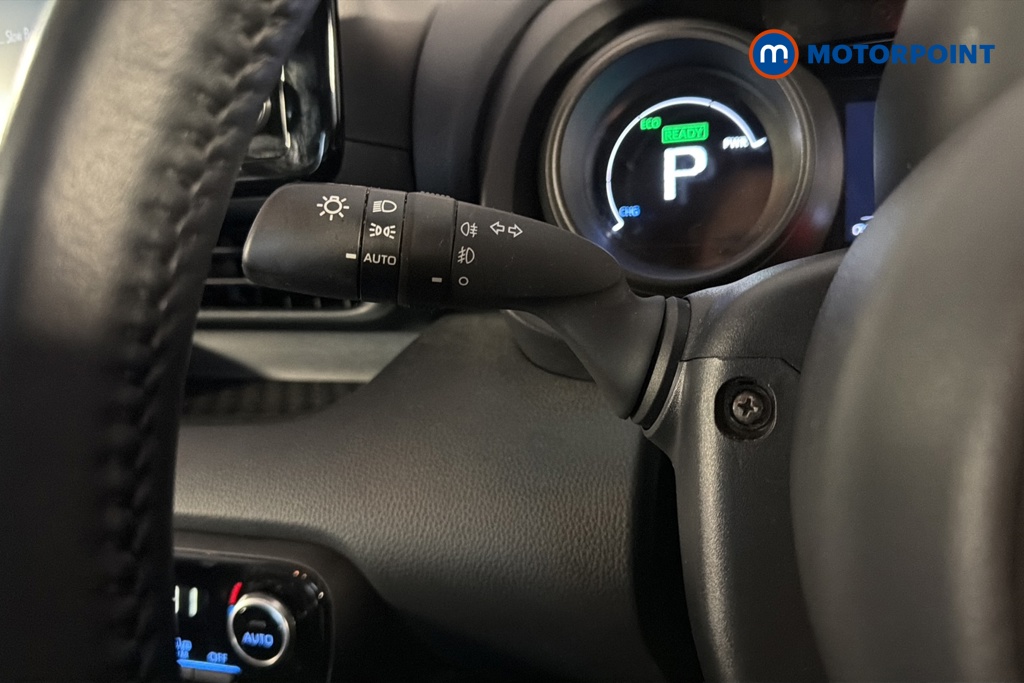Toyota Yaris Design Automatic Petrol-Electric Hybrid Hatchback - Stock Number (1636284) - 5th supplementary image