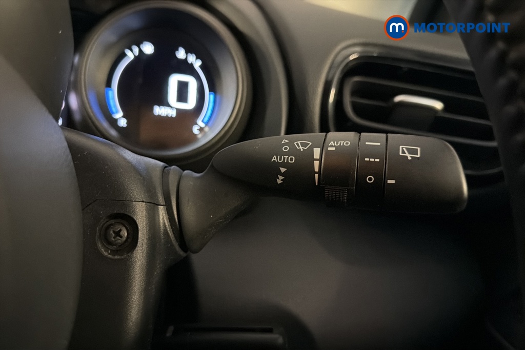 Toyota Yaris Design Automatic Petrol-Electric Hybrid Hatchback - Stock Number (1636284) - 6th supplementary image