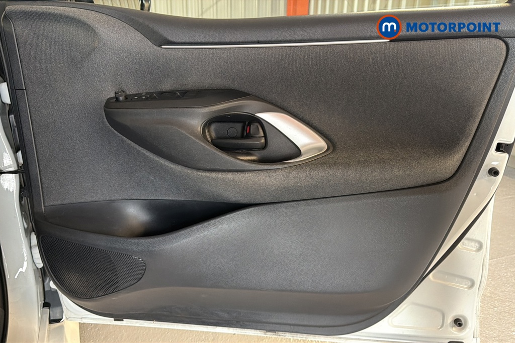 Toyota Yaris Design Automatic Petrol-Electric Hybrid Hatchback - Stock Number (1636284) - 18th supplementary image