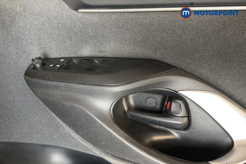 Toyota Yaris Design Automatic Petrol-Electric Hybrid Hatchback - Stock Number (1636284) - 19th supplementary image