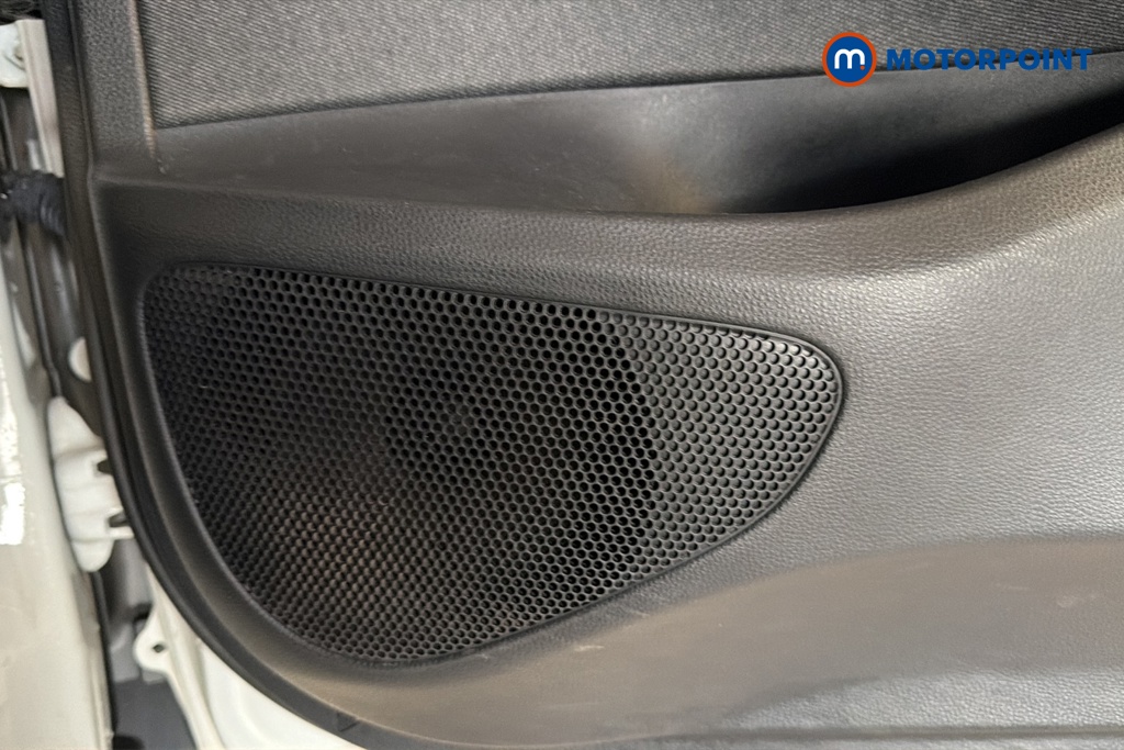 Toyota Yaris Design Automatic Petrol-Electric Hybrid Hatchback - Stock Number (1636284) - 21st supplementary image
