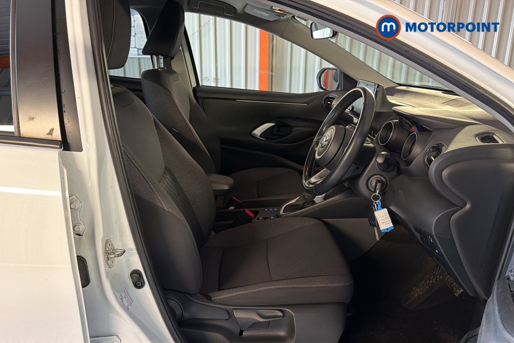 Toyota Yaris Design Automatic Petrol-Electric Hybrid Hatchback - Stock Number (1636284) - 22nd supplementary image