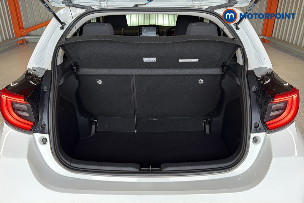 Toyota Yaris Design Automatic Petrol-Electric Hybrid Hatchback - Stock Number (1636284) - 30th supplementary image