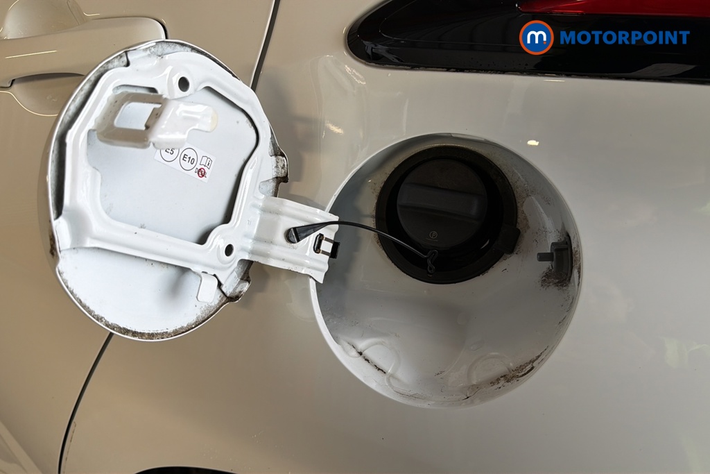 Toyota Yaris Design Automatic Petrol-Electric Hybrid Hatchback - Stock Number (1636284) - 41st supplementary image