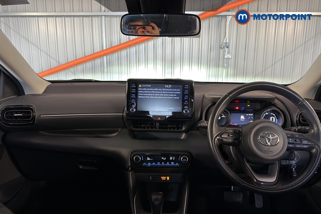 Toyota Yaris Design Automatic Petrol-Electric Hybrid Hatchback - Stock Number (1636284) - 1st supplementary image