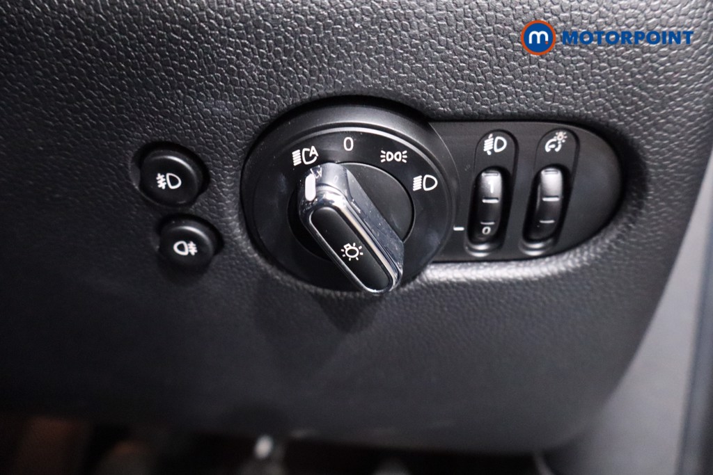 Mini Hatchback Cooper Classic Manual Petrol Hatchback - Stock Number (1636299) - 17th supplementary image