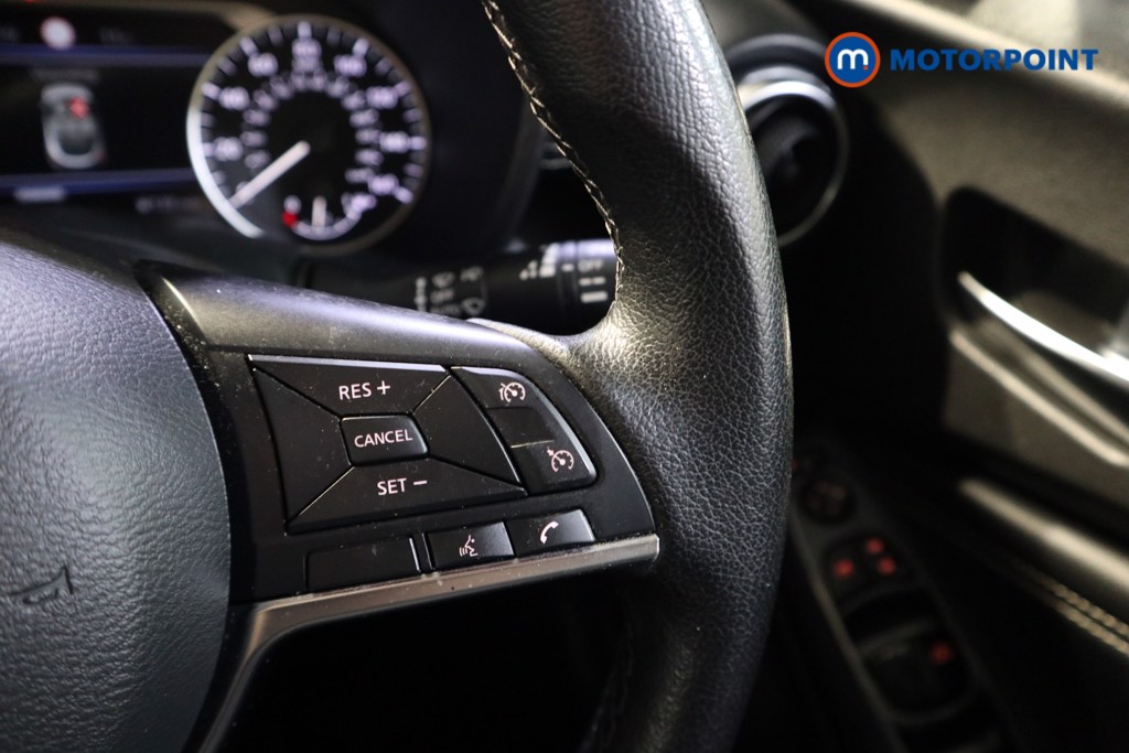 Nissan Juke N-Connecta Manual Petrol SUV - Stock Number (1622863) - 4th supplementary image