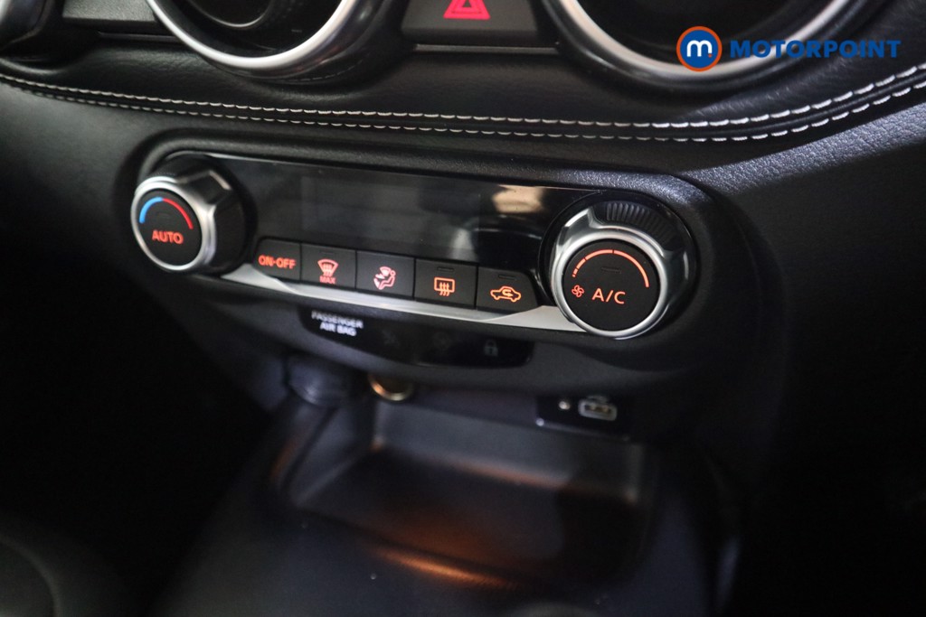 Nissan Juke N-Connecta Manual Petrol SUV - Stock Number (1622863) - 7th supplementary image