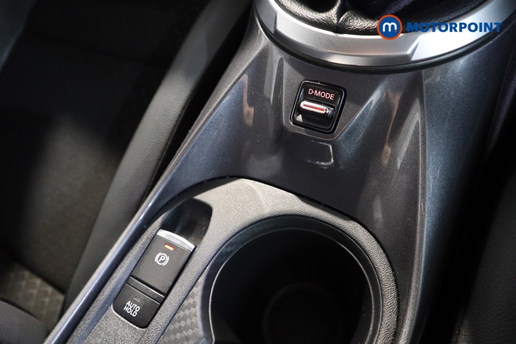 Nissan Juke N-Connecta Manual Petrol SUV - Stock Number (1622863) - 11th supplementary image