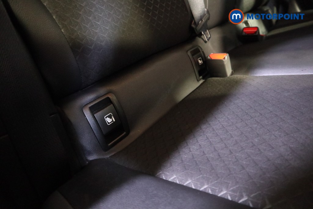 Nissan Juke N-Connecta Manual Petrol SUV - Stock Number (1622863) - 17th supplementary image