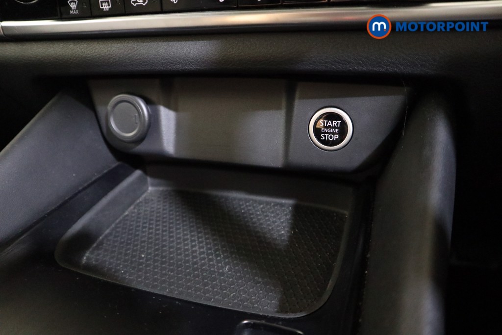 Nissan Qashqai N-Connecta Automatic Petrol SUV - Stock Number (1628538) - 8th supplementary image