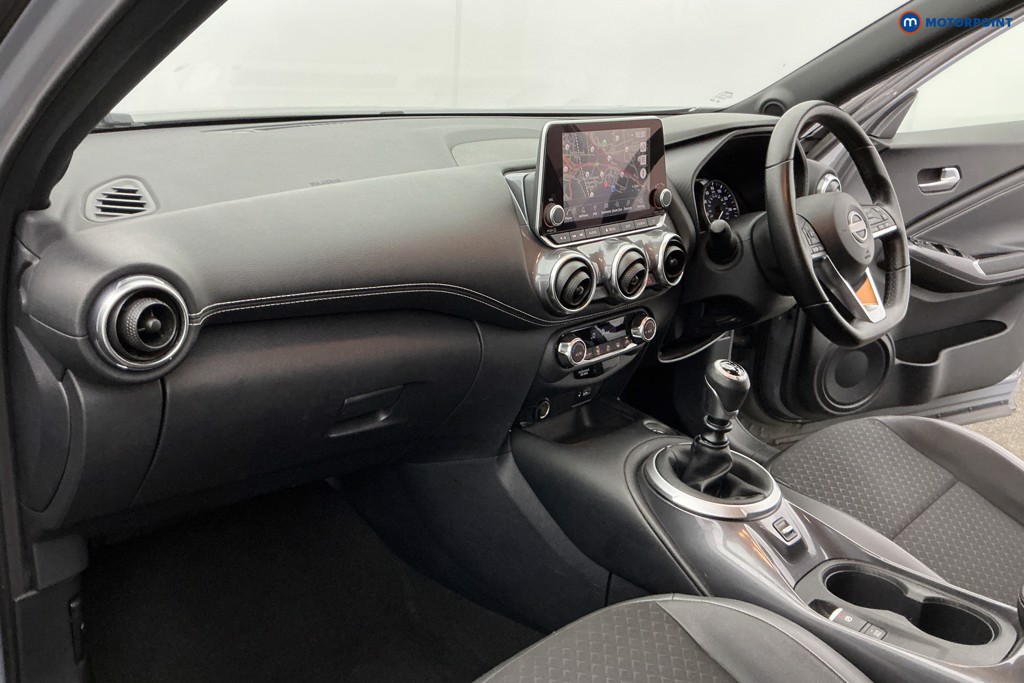 Nissan Juke N-Connecta Manual Petrol SUV - Stock Number (1634579) - 8th supplementary image