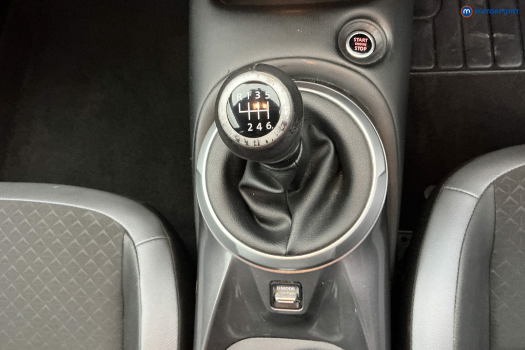 Nissan Juke N-Connecta Manual Petrol SUV - Stock Number (1634579) - 16th supplementary image