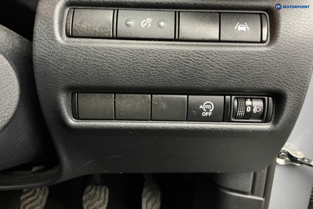 Nissan Juke N-Connecta Manual Petrol SUV - Stock Number (1634579) - 23rd supplementary image