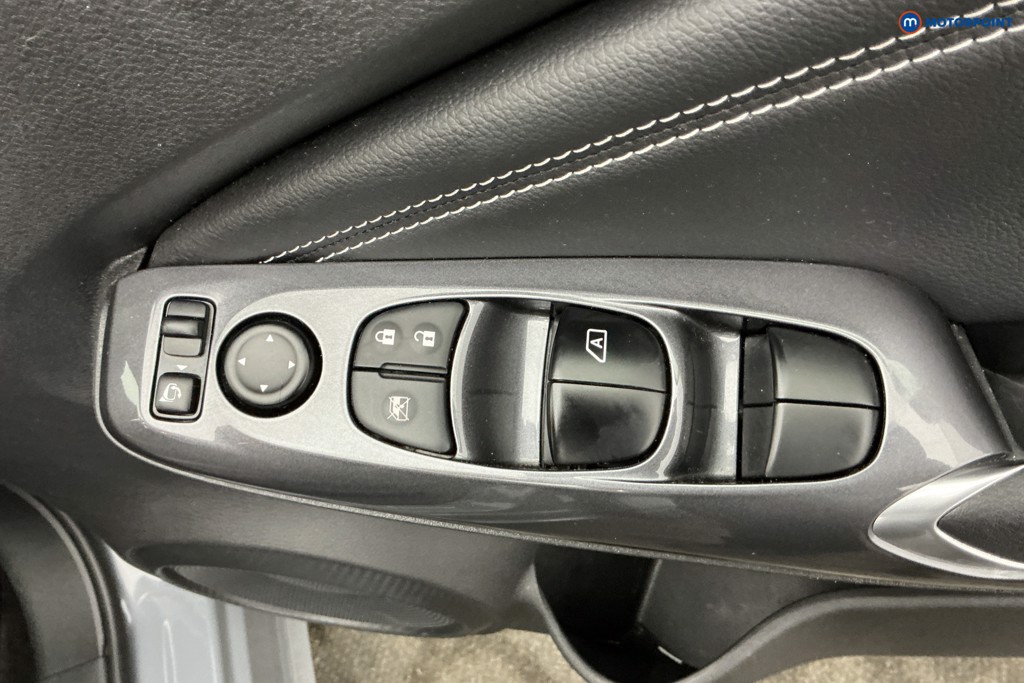 Nissan Juke N-Connecta Manual Petrol SUV - Stock Number (1634579) - 26th supplementary image