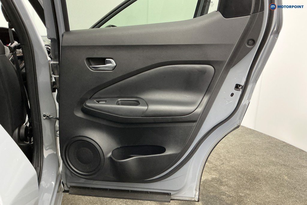 Nissan Juke N-Connecta Manual Petrol SUV - Stock Number (1634579) - 27th supplementary image