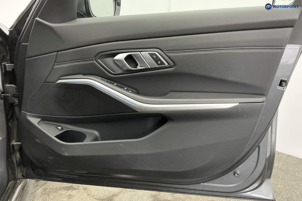 BMW 3 Series M Sport Automatic Petrol Plug-In Hybrid Saloon - Stock Number (1599704) - 25th supplementary image