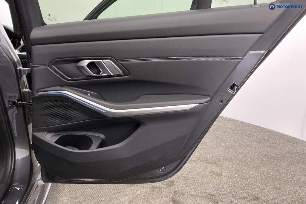 BMW 3 Series M Sport Automatic Petrol Plug-In Hybrid Saloon - Stock Number (1599704) - 29th supplementary image