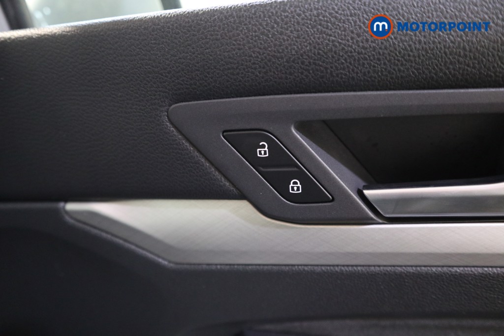 Volkswagen Golf Life Manual Petrol Hatchback - Stock Number (1615337) - 14th supplementary image
