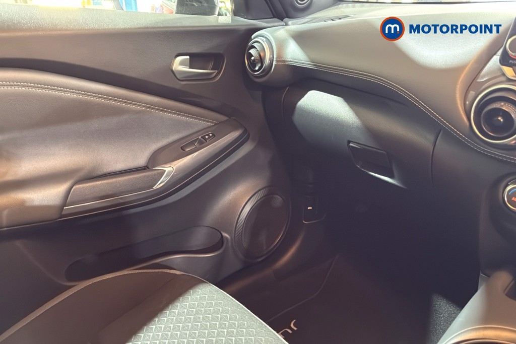 Nissan Juke N-Connecta Automatic Petrol SUV - Stock Number (1625827) - 11th supplementary image