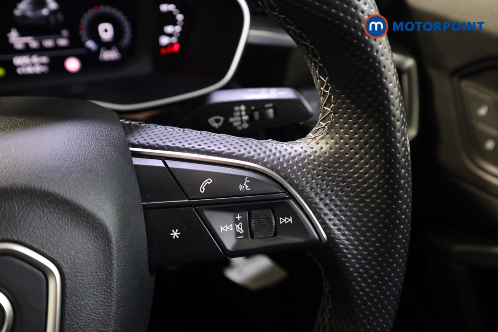 Audi Q3 Black Edition Manual Petrol SUV - Stock Number (1626411) - 4th supplementary image