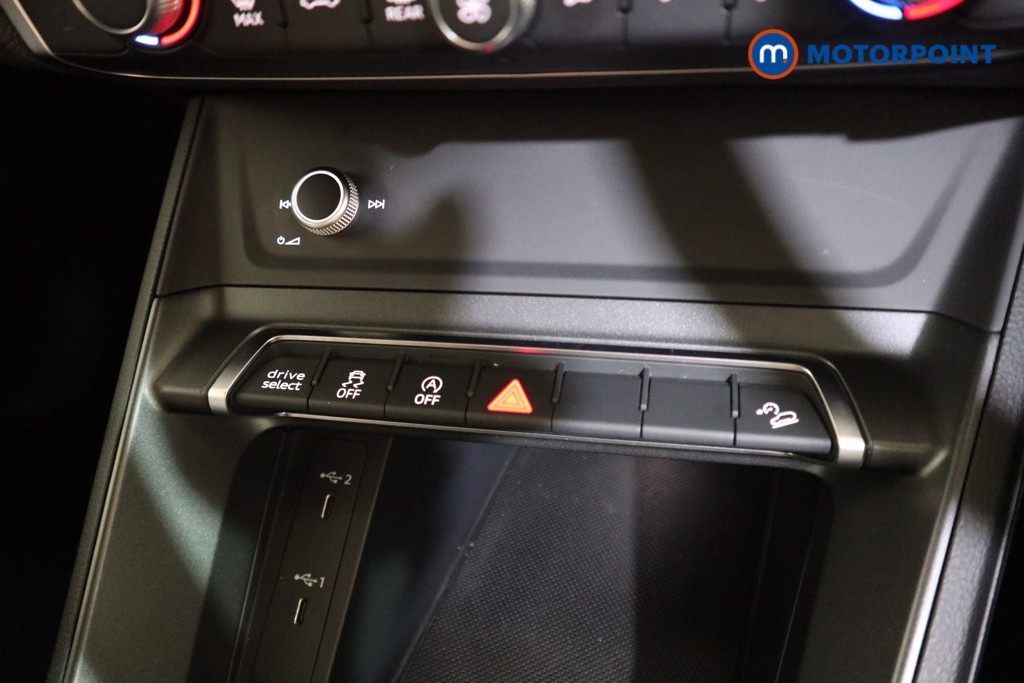 Audi Q3 Black Edition Manual Petrol SUV - Stock Number (1626411) - 9th supplementary image
