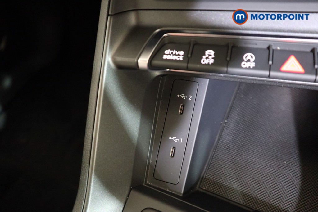 Audi Q3 Black Edition Manual Petrol SUV - Stock Number (1626411) - 10th supplementary image