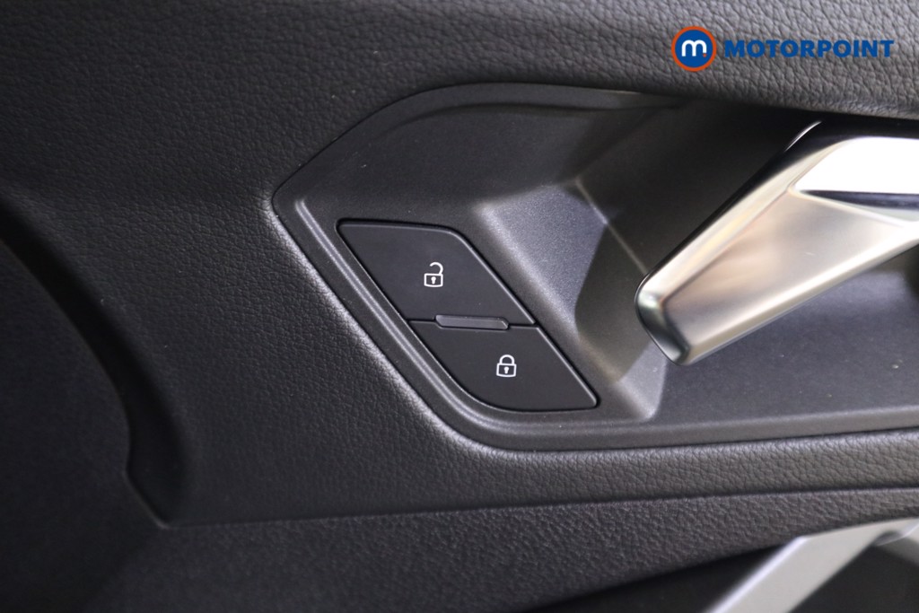 Audi Q3 Black Edition Manual Petrol SUV - Stock Number (1626411) - 15th supplementary image