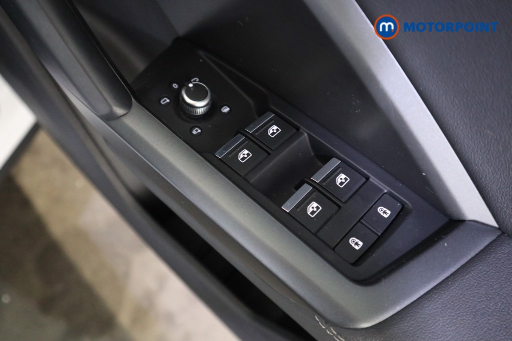 Audi Q3 Black Edition Manual Petrol SUV - Stock Number (1626411) - 16th supplementary image