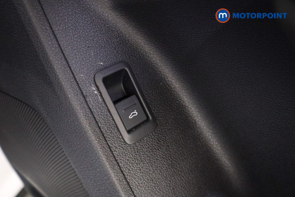 Audi Q3 Black Edition Manual Petrol SUV - Stock Number (1626411) - 17th supplementary image