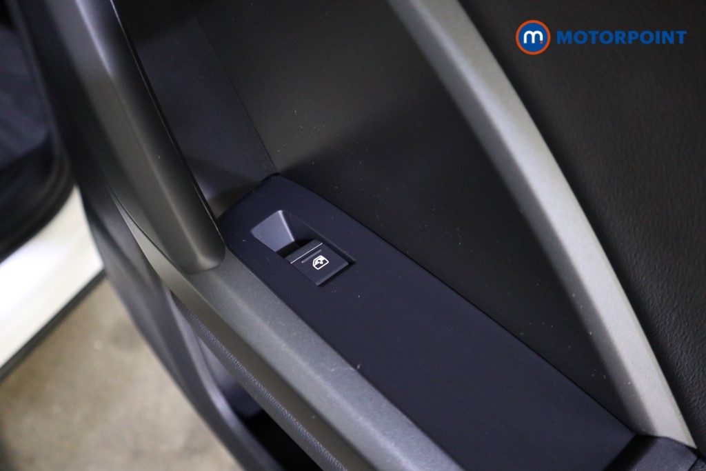 Audi Q3 Black Edition Manual Petrol SUV - Stock Number (1626411) - 24th supplementary image
