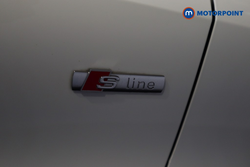 Audi Q3 Black Edition Manual Petrol SUV - Stock Number (1626411) - 41st supplementary image