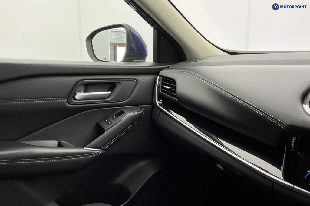 Nissan Qashqai N-Connecta Manual Petrol SUV - Stock Number (1628710) - 23rd supplementary image