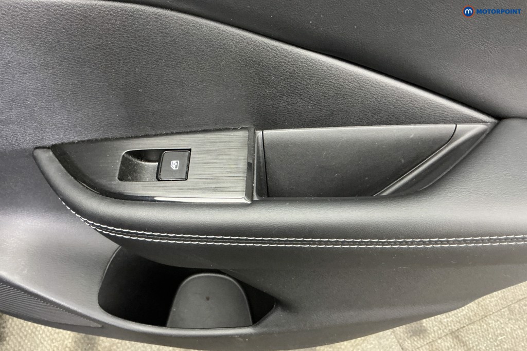 Nissan Qashqai N-Connecta Manual Petrol SUV - Stock Number (1628710) - 30th supplementary image