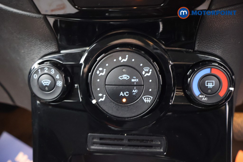 Ford Fiesta Zetec Manual Petrol Hatchback - Stock Number (1631812) - 5th supplementary image