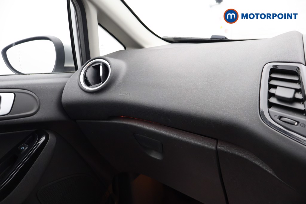 Ford Fiesta Zetec Manual Petrol Hatchback - Stock Number (1631812) - 7th supplementary image