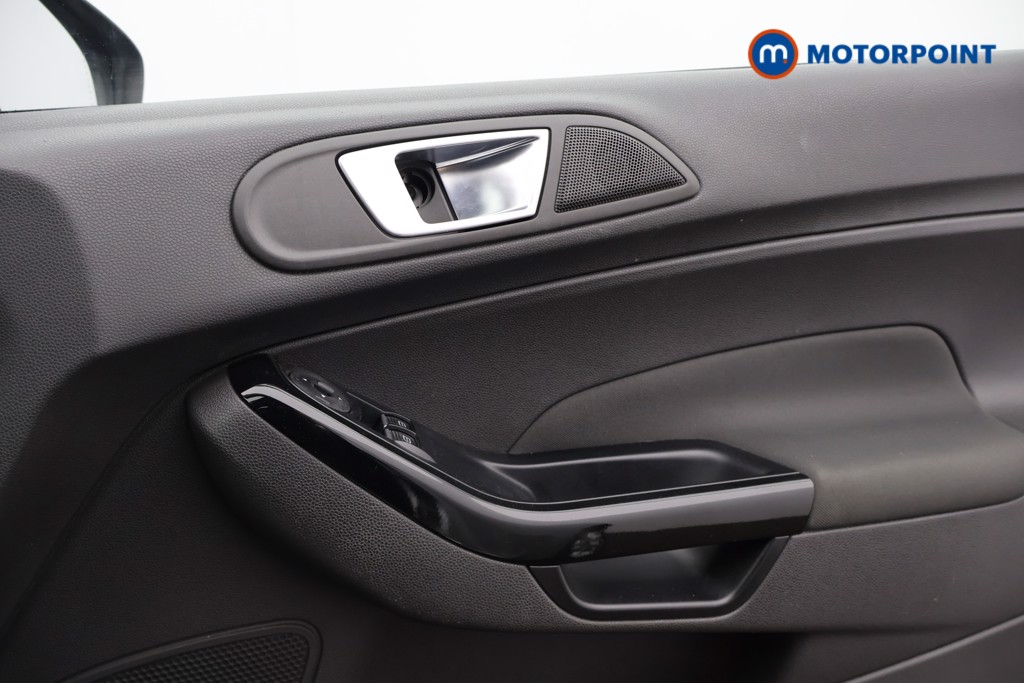 Ford Fiesta Zetec Manual Petrol Hatchback - Stock Number (1631812) - 8th supplementary image