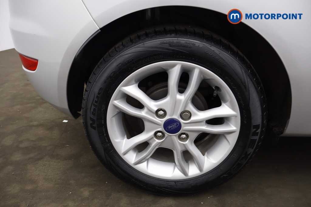 Ford Fiesta Zetec Manual Petrol Hatchback - Stock Number (1631812) - 12th supplementary image