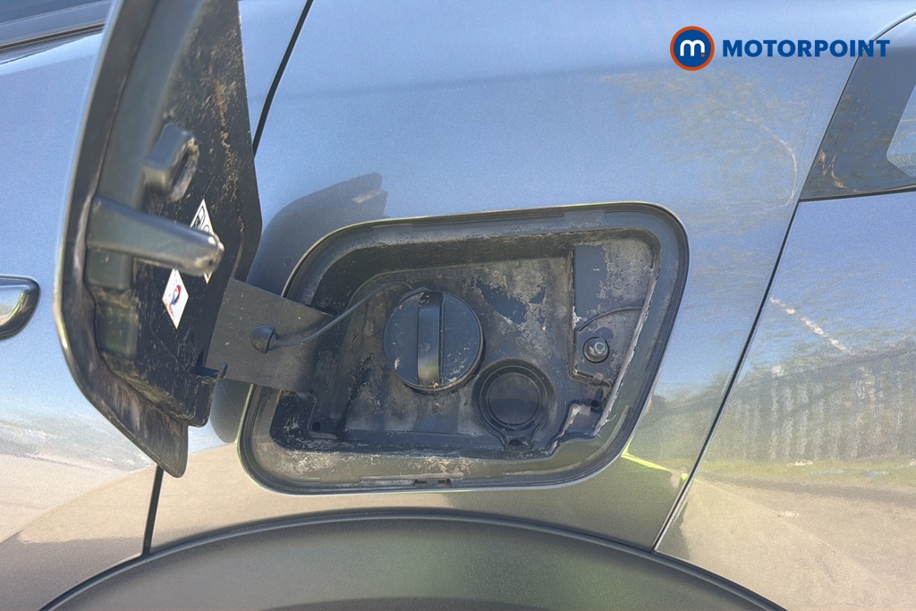 Peugeot 2008 Allure Premium Manual Petrol SUV - Stock Number (1634743) - 41st supplementary image