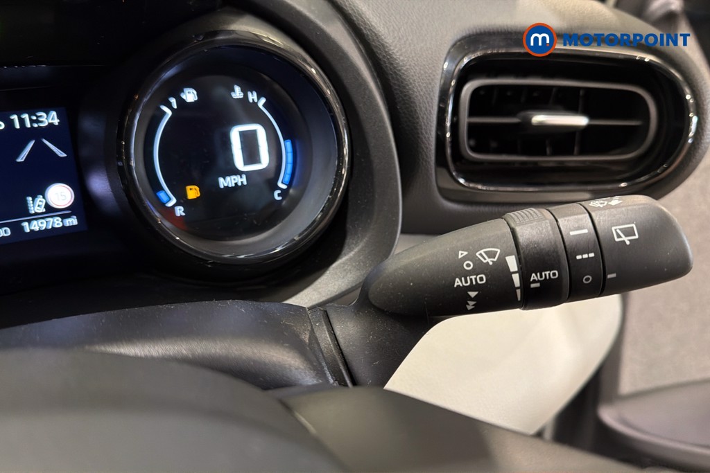 Toyota Yaris Excel Automatic Petrol-Electric Hybrid Hatchback - Stock Number (1634823) - 7th supplementary image