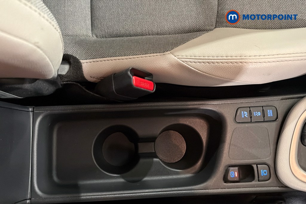 Toyota Yaris Excel Automatic Petrol-Electric Hybrid Hatchback - Stock Number (1634823) - 16th supplementary image